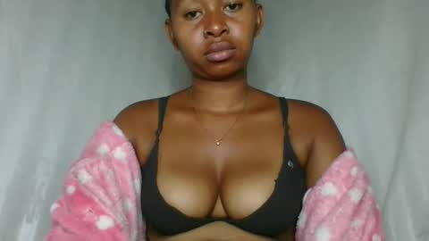 florencia011 online show from 12/22/25, 06:16