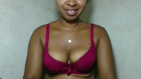 Snapshot of florencia011 chatting on 04/25/26, 07:00 florencia011 online show from 04/25/26, 07:00