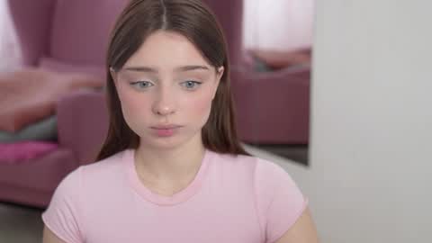 Snapshot of floret_joy chatting on 03/09/25, 08:18 ALICE online show from 03/09/25, 08:18