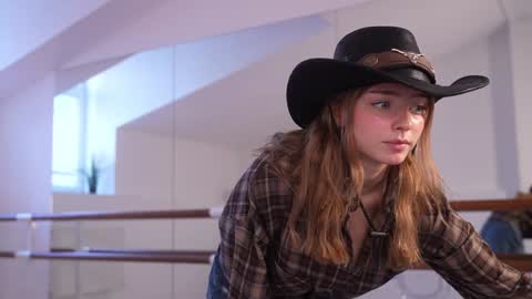 Snapshot of floret_joy chatting on 09/21/25, 11:56 ALICE online show from 09/21/25, 11:56