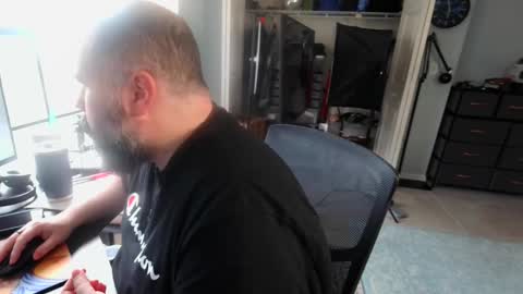 Snapshot of floridabearlive chatting on 10/26/25, 09:53 FloridaBearLive online show from 10/26/25, 09:53