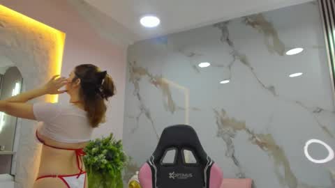 Snapshot of flower_dulce chatting on 10/21/25, 10:49 Dulce online show from 10/21/25, 10:49