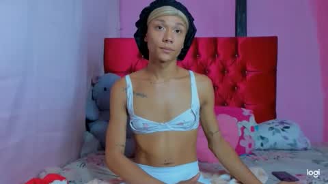 Snapshot of flower_weed chatting on 03/21/26, 05:12 Flower weed online show from 03/21/26, 05:12