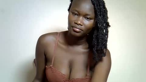 flowerdiva002 online show from 11/12/25, 07:31