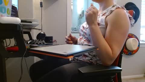 Snapshot of flowerfreak chatting on 03/07/25, 11:38 Flower Freak online show from 03/07/25, 11:38