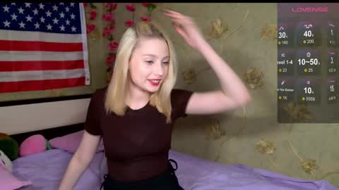 Snapshot of fluffy_cloude chatting on 10/25/25, 12:23 fluffy_cloude online show from 10/25/25, 12:23