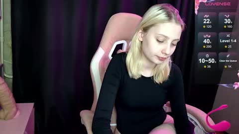 Snapshot of fluffy_cloude chatting on 11/19/25, 12:38 fluffy_cloude online show from 11/19/25, 12:38