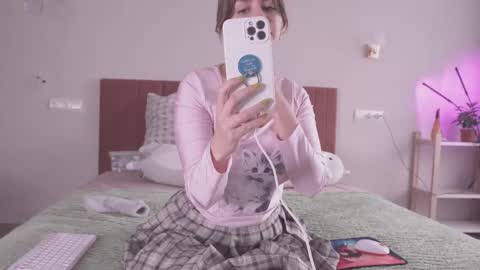 Snapshot of fluffy_hat chatting on 02/09/25, 10:09 Fluffy and Krut online show from 02/09/25, 10:09