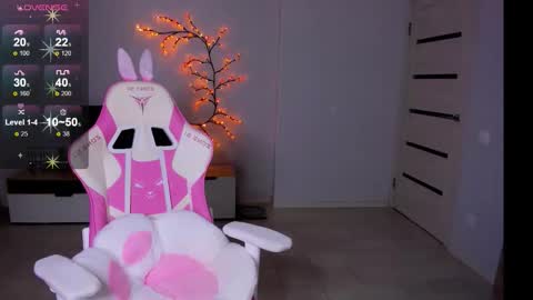 Snapshot of fluffy_rose chatting on 10/02/25, 12:01 Rose online show from 10/02/25, 12:01