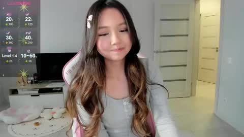 Snapshot of fluffy_rose chatting on 05/16/26, 10:36 Rose online show from 05/16/26, 10:36