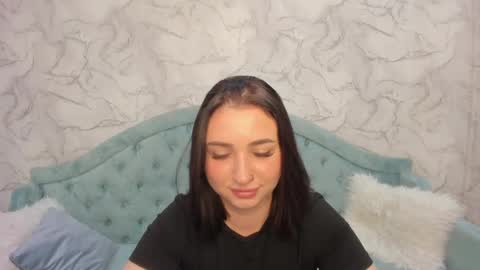 Lina online show from 04/28/26, 12:09