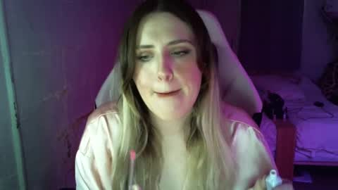 Snapshot of fluxsux chatting on 10/06/25, 01:08 Flux online show from 10/06/25, 01:08