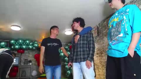 flyckers online show from 02/19/25, 07:05