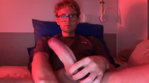 Snapshot of fnmle chatting on 10/12/25, 11:48 Drew online show from 10/12/25, 11:48