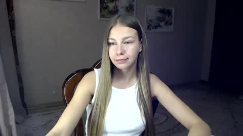 Molli  Ready for any play with you. Hottest show in pvt  Help a student earn big tokens  online show from 10/01/25, 08:15
