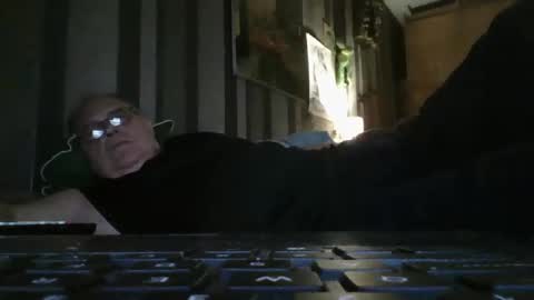 Snapshot of fofodi chatting on 12/14/25, 08:13 fofodi online show from 12/14/25, 08:13