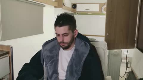 independent model online show from 02/11/26, 07:41