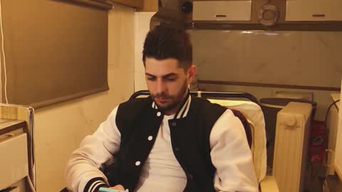 independent model online show from 02/25/26, 05:11