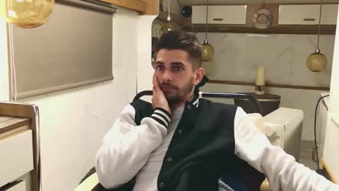 independent model online show from 03/12/26, 06:47