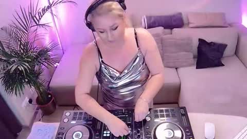 Forbidden Kitty online show from 11/04/25, 09:47