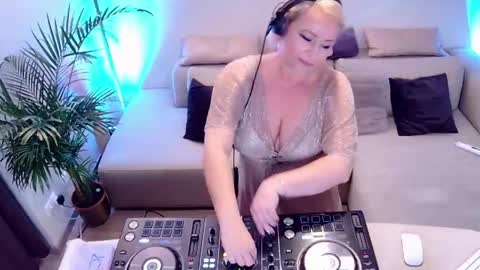 Forbidden Kitty online show from 11/05/25, 09:26