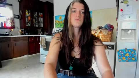 Snapshot of forestdarling chatting on 11/15/25, 09:21 forestdarling online show from 11/15/25, 09:21