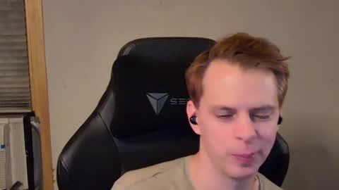 Snapshot of forever_broken chatting on 01/15/25, 04:25 forever_broken online show from 01/15/25, 04:25