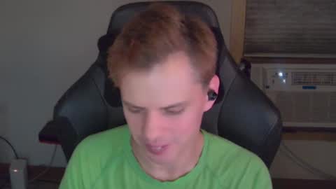 Snapshot of forever_broken chatting on 10/26/25, 04:40 forever_broken online show from 10/26/25, 04:40