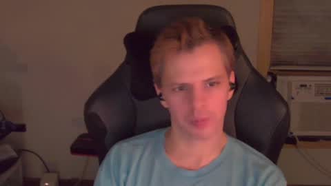 Snapshot of forever_broken chatting on 10/31/25, 05:52 forever_broken online show from 10/31/25, 05:52