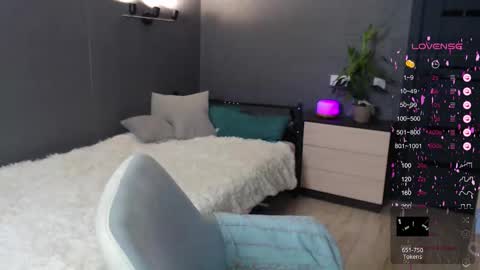 Snapshot of foreversmileme chatting on 09/10/25, 12:49 Julia online show from 09/10/25, 12:49