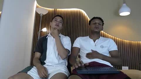 Snapshot of fourwishes chatting on 12/16/25, 01:05 TASTY GUYS online show from 12/16/25, 01:05