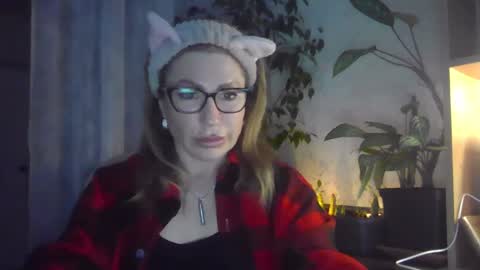 Snapshot of fox_red_lady7 chatting on 03/01/25, 03:49 fox_red_lady7 online show from 03/01/25, 03:49