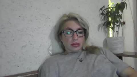 Snapshot of fox_red_lady7 chatting on 10/24/25, 07:10 fox_red_lady7 online show from 10/24/25, 07:10