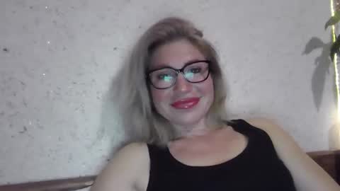 fox_red_lady7 online show from 04/13/26, 07:19