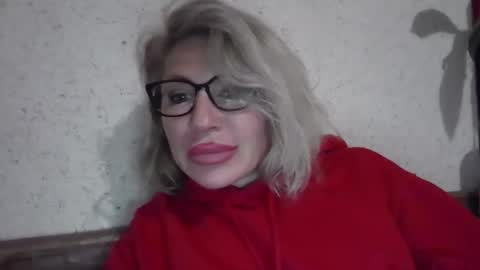 fox_red_lady7 online show from 04/17/26, 07:50