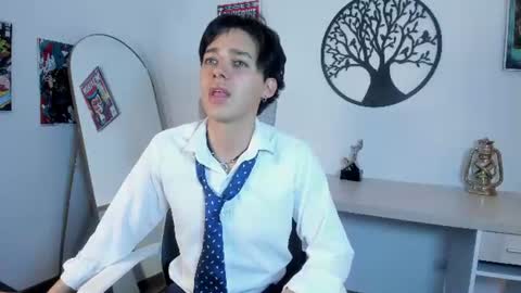 Snapshot of fox_white_ chatting on 06/30/26, 06:20 . FOX WHITE . online show from 06/30/26, 06:20