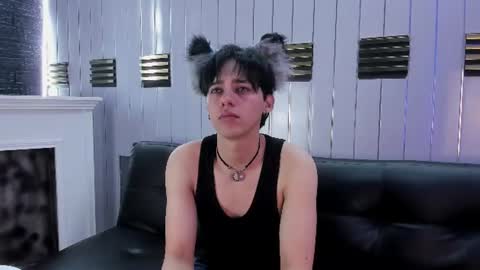 Snapshot of fox_white_ chatting on 07/20/26, 12:07 . FOX WHITE . online show from 07/20/26, 12:07