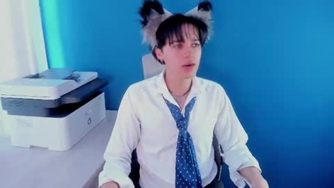 Snapshot of fox_white_ chatting on 07/23/26, 06:17 . FOX WHITE . online show from 07/23/26, 06:17