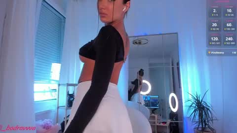 Snapshot of foxe_sailey chatting on 06/06/26, 03:50 Fox love you online show from 06/06/26, 03:50