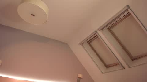 Hello world Feel free to follow  online show from 10/18/25, 03:24