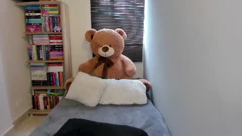 Snapshot of foxwen chatting on 07/14/26, 03:51 wen. online show from 07/14/26, 03:51