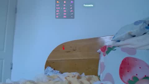 Snapshot of foxxxette18 chatting on 09/26/25, 07:45 Foxxxette online show from 09/26/25, 07:45