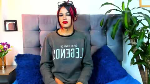 Snapshot of foxxy_angel chatting on 05/20/26, 07:20 Santi online show from 05/20/26, 07:20