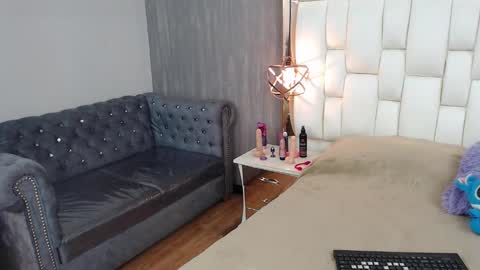 Snapshot of foxxy_dolce chatting on 10/01/25, 02:45 Foxxy online show from 10/01/25, 02:45