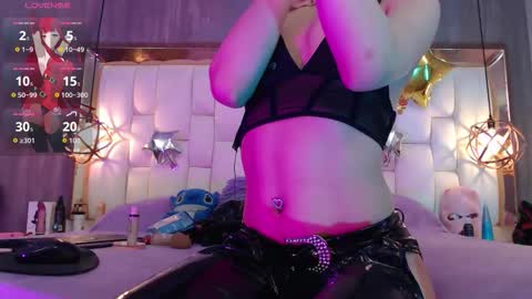 Snapshot of foxxy_dolce chatting on 11/25/25, 08:42 Foxxy online show from 11/25/25, 08:42