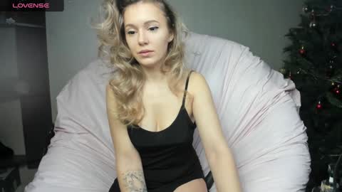 Snapshot of foxy_blond chatting on 12/25/24, 09:13 Foxy online show from 12/25/24, 09:13