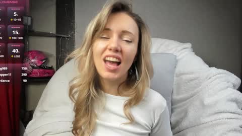 Snapshot of foxy_blond chatting on 01/31/25, 07:29 Foxy online show from 01/31/25, 07:29