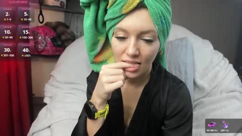 Snapshot of foxy_blond chatting on 02/28/25, 03:26 Foxy online show from 02/28/25, 03:26