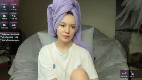 Snapshot of foxy_blond chatting on 03/06/25, 10:41 Foxy online show from 03/06/25, 10:41