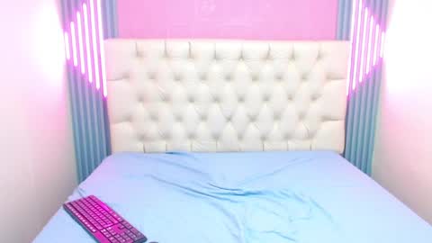 Snapshot of foxy_ella chatting on 02/10/25, 06:24 Ella online show from 02/10/25, 06:24